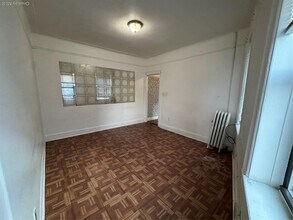 33-07 Junction Blvd in Queens, NY - Building Photo - Building Photo