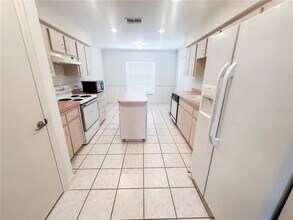 5721 Manchester Dr W in Lakeland, FL - Building Photo - Building Photo