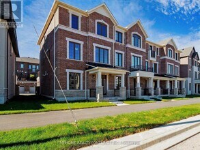 1371 William Halton Pkwy in Oakville, ON - Building Photo - Building Photo