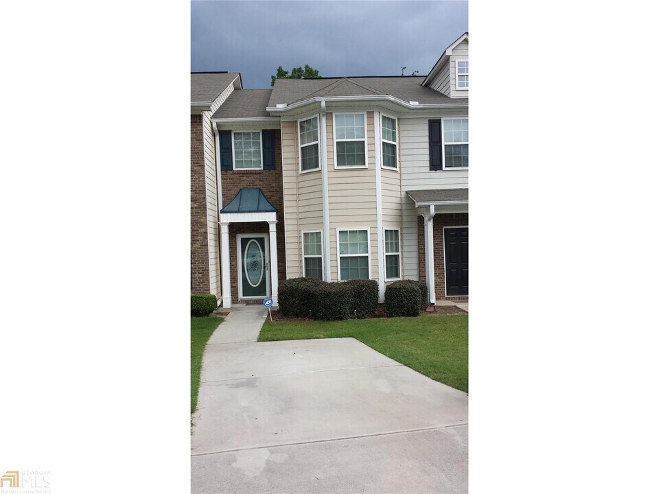 4861 W Park Cir in College Park, GA - Building Photo