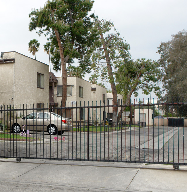 174 E Court St in San Bernardino, CA - Building Photo - Building Photo