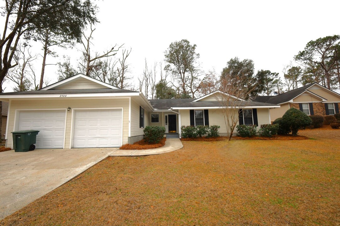 2406 Spring Valley Cir in Valdosta, GA - Building Photo