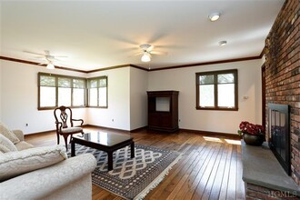 930 Fairway Ln in Mamaroneck, NY - Building Photo - Building Photo