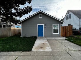 130 N Washington St in Lodi, CA - Building Photo