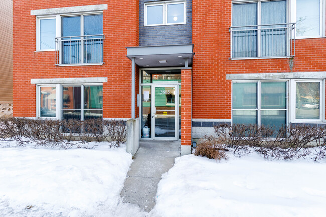 2885 Notre-Dame Rue in Lachine, QC - Building Photo - Building Photo