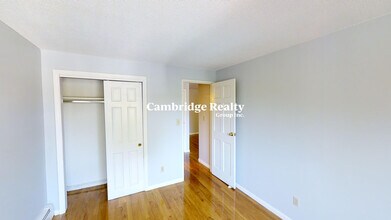 14 Murdock St in Somerville, MA - Building Photo - Building Photo