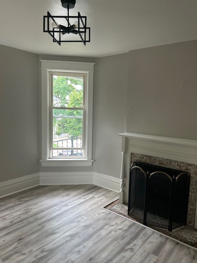 1675 N Marshall St in Milwaukee, WI - Building Photo - Building Photo