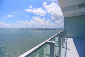 2900 NE 7th Ave, Unit 2803 in Miami, FL - Building Photo - Building Photo