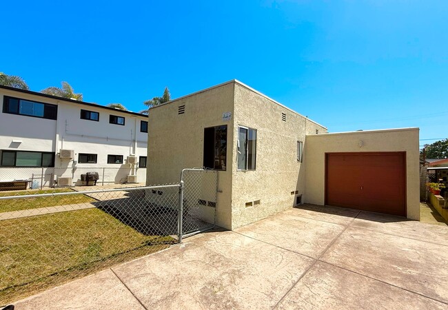 4849 Saratoga Ave in San Diego, CA - Building Photo - Building Photo