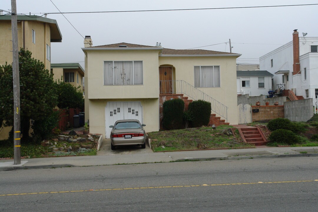 670 Grand Ave in South San Francisco, CA - Foto de edificio