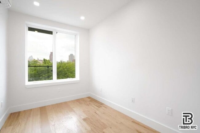 13 N Elliott Pl in Brooklyn, NY - Building Photo - Building Photo