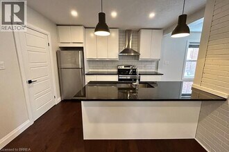 24 Locust St in Kitchener, ON - Building Photo - Building Photo