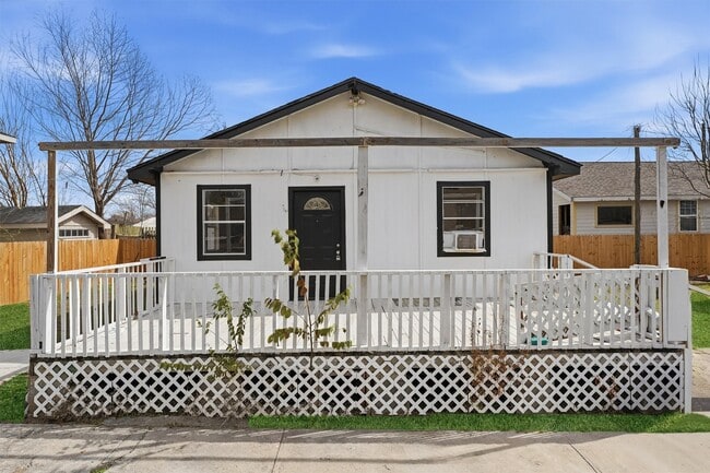 property at 3531 Cedar Hill Ln