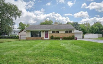 4445 Oakvista Ave in Village of Clarkston, MI - Building Photo