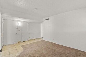 5440 Viceroy Dr in El Paso, TX - Foto de edificio - Building Photo