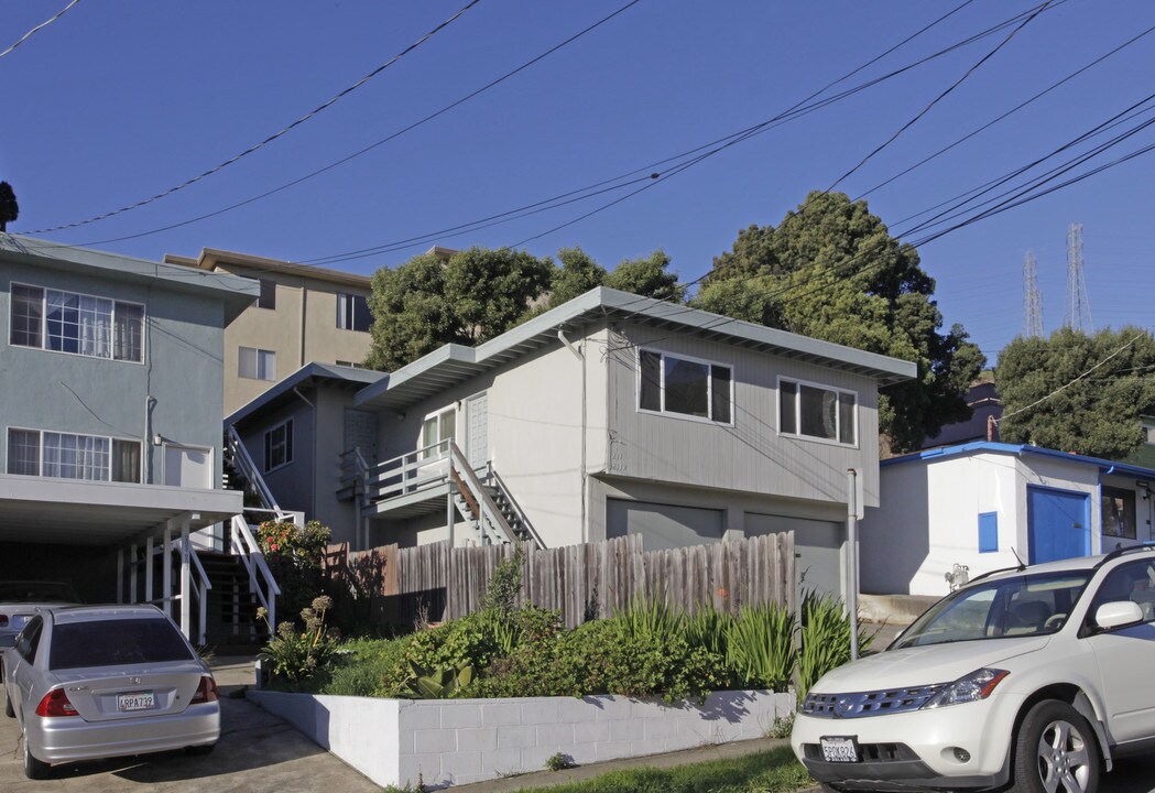 211 Chapman Ave in South San Francisco, CA - Building Photo