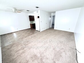 286 W Holland Ave in Clovis, CA - Building Photo - Building Photo