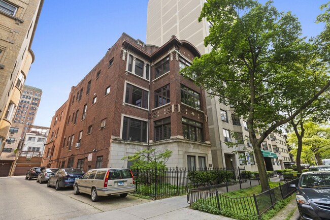 property at 433 W Wellington Ave