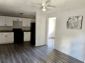 5405 Suez St in Houston, TX - Building Photo