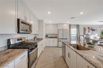 4977 Birchland Mnr Ave in Las Vegas, NV - Building Photo - Building Photo