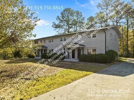 312-D Dacian Rd in Raleigh, NC - Building Photo