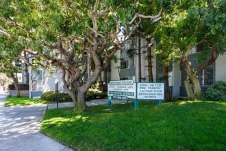 Windward Village Apartments in Venice, CA - Building Photo - Building Photo
