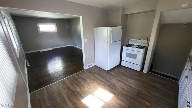 property at 16718 Lipton Ave