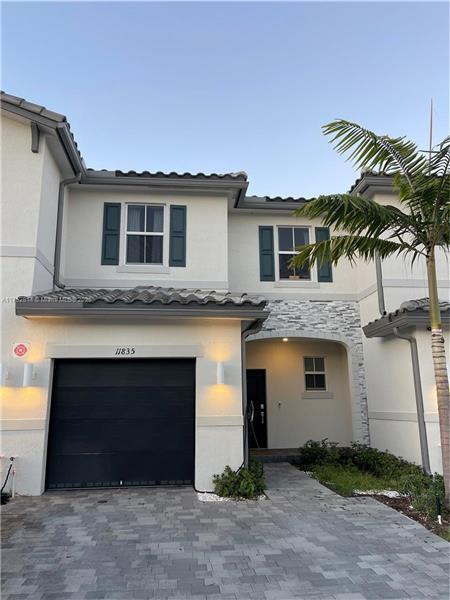 11835 NW 46th St in Coral Springs, FL - Foto de edificio - Building Photo