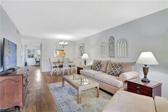 360 Charlemagne Blvd in Naples, FL - Building Photo - Building Photo