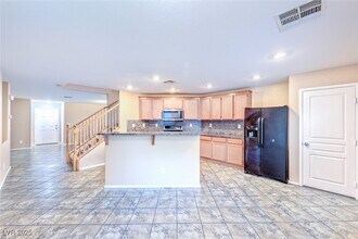 670 Port Talbot Ave in Las Vegas, NV - Building Photo - Building Photo