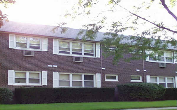 1675 Green Bay Rd in Highland Park, IL - Building Photo - Building Photo