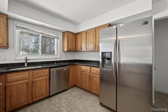 5570 Forman Dr in Bloomfield Hills, MI - Foto de edificio - Building Photo