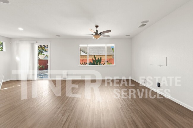 9656 Oakham Way in Elk Grove, CA - Building Photo - Building Photo