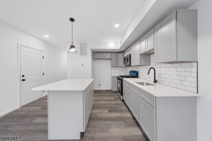 324 Second St in Elizabeth, NJ - Building Photo
