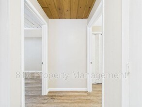 7162 Woodson Rd in Raytown, MO - Building Photo - Building Photo