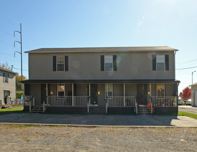 907 Florence St in Belpre, OH - Foto de edificio - Building Photo