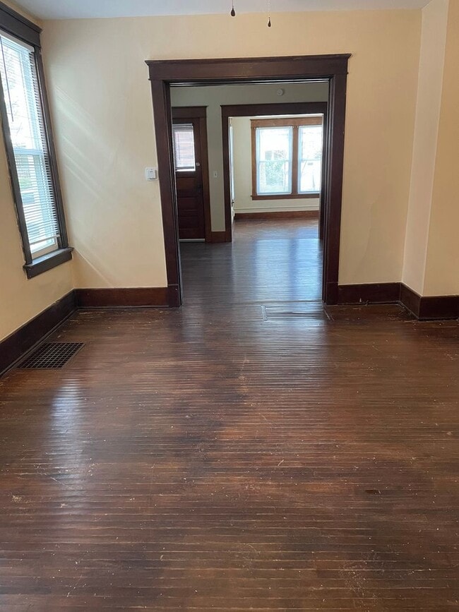 property at 917-919 W 7th St