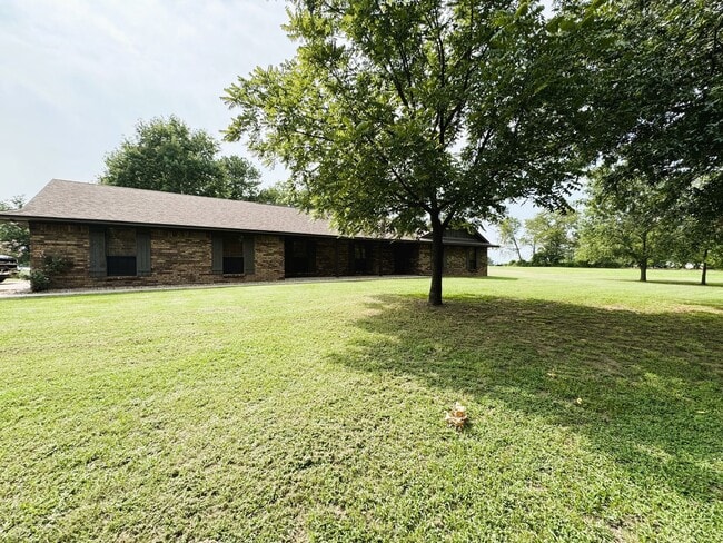 property at 206 Robertson Ln