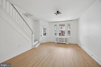 110 N Sickels St in Philadelphia, PA - Building Photo - Building Photo