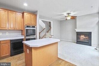 7106 Point Replete Cir in Fort Belvoir, VA - Building Photo - Building Photo