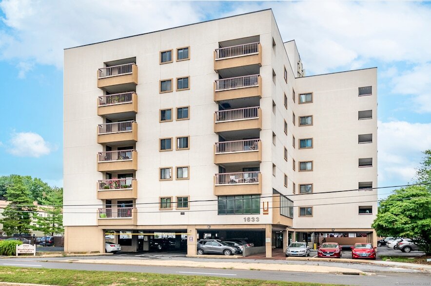 1633 Washington Blvd in Stamford, CT - Building Photo