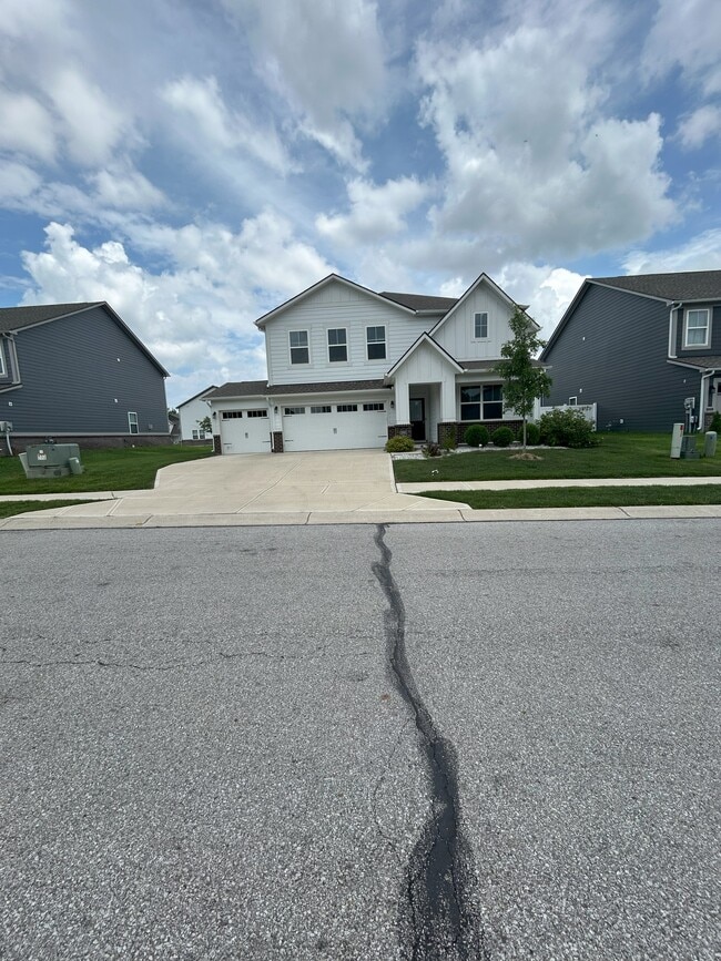 1269 Bristol Pl in Avon, IN - Building Photo - Building Photo