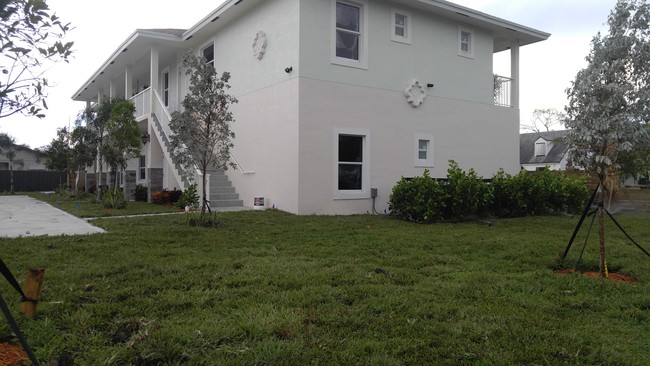 105 2nd St in Lake Park, FL - Building Photo - Other