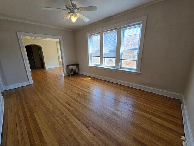 1936 W Estes Ave, Unit 3S in Chicago, IL - Building Photo - Building Photo