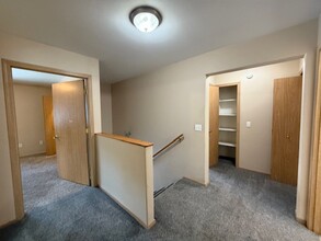 1665 Old Pioneer Way in Fairbanks, AK - Building Photo - Building Photo