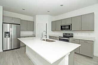 5929 SE Sky Blue Cir in Stuart, FL - Building Photo - Building Photo
