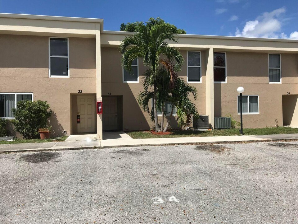 2800 Georgia Ave in West Palm Beach, FL - Building Photo