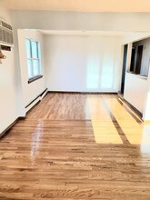 125 Liberty St, Unit 2 in Lodi, NJ - Foto de edificio - Building Photo