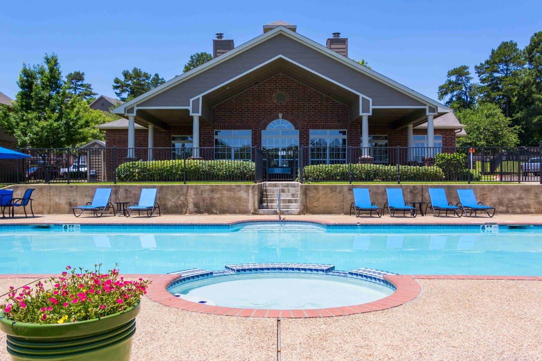 Summer Brook Apartments in Longview, TX - Building Photo