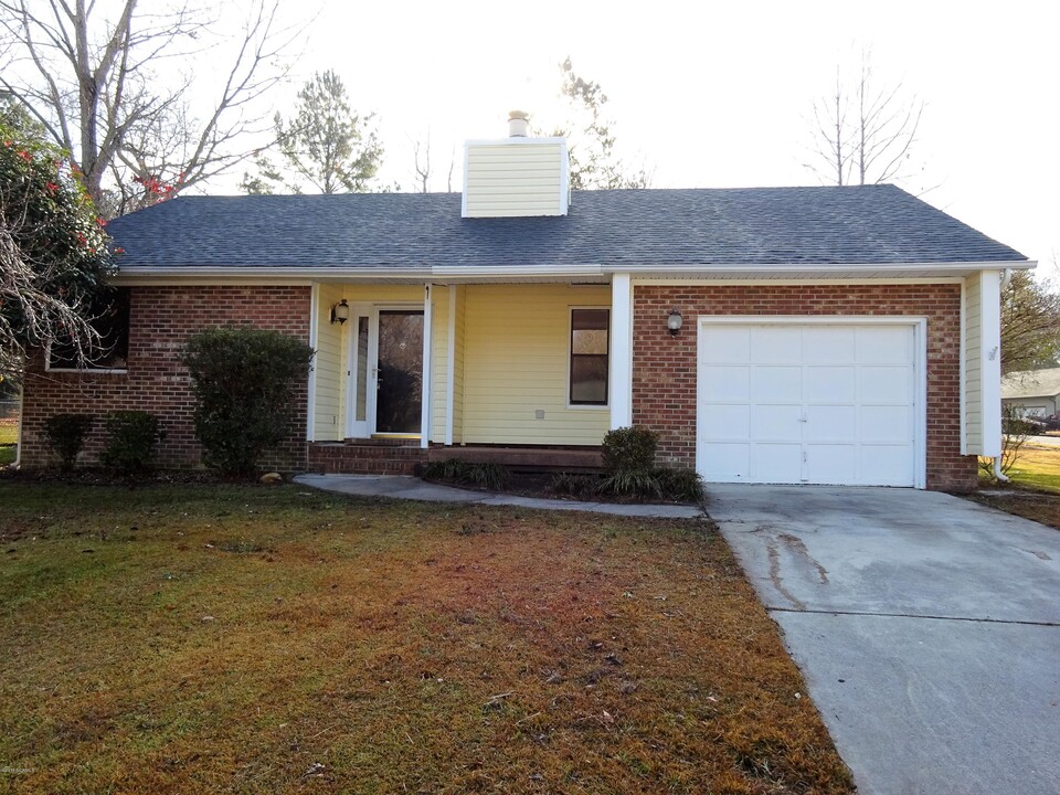 200 Audubon Dr in Jacksonville, NC - Foto de edificio